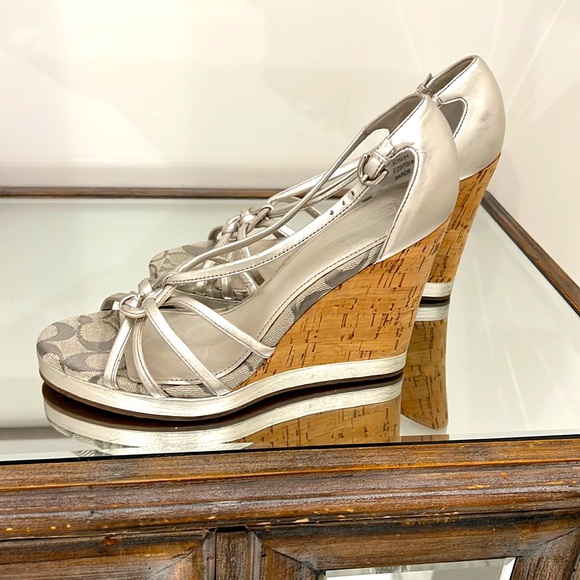 Coach wedge Sandals in silver metallic size 8.5. Excellent conditions. - Picture 2 of 6